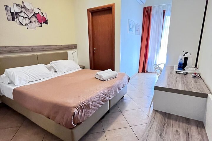 Room 4 of 53