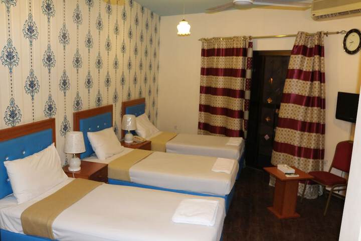 Room 13 of 16