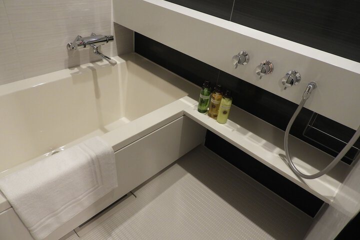 Room 64 of 103