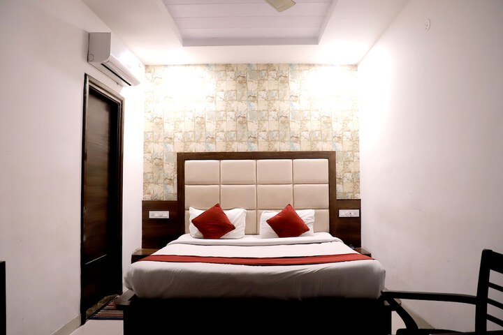Room 11 of 26