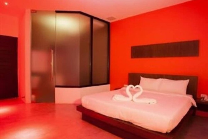 Room 9 of 18