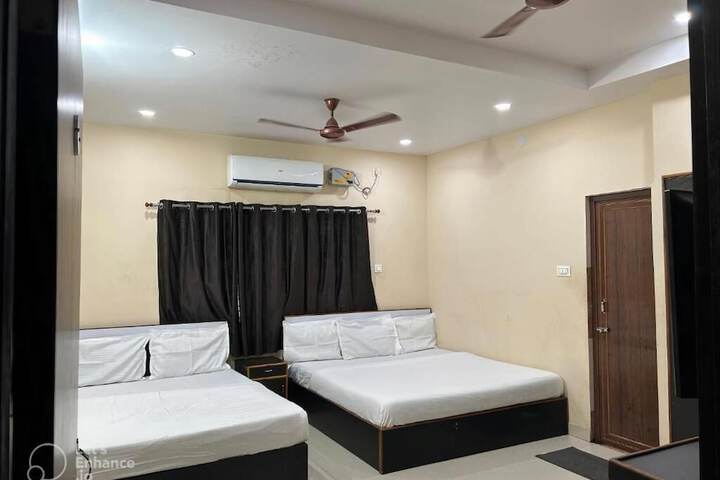 Room 14 of 28