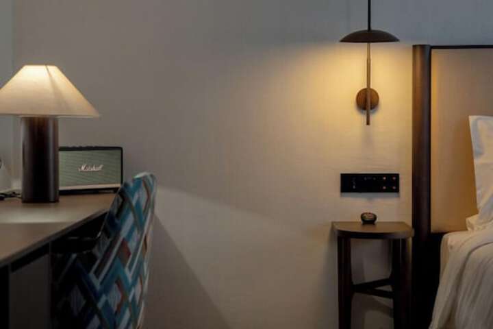 Room 28 of 104