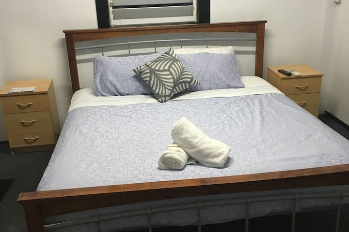 Room 6 of 28