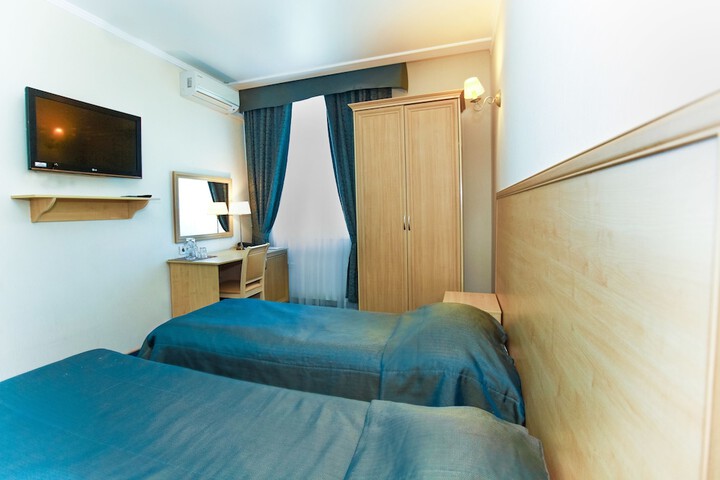 Room 11 of 38