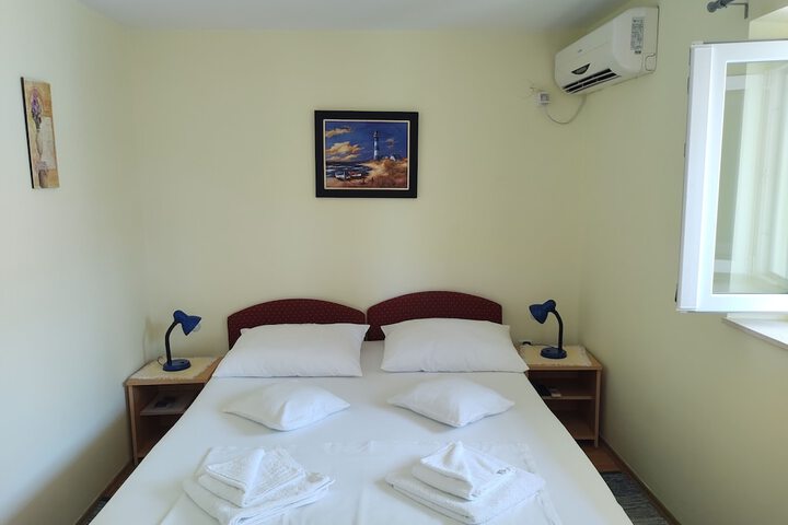 Room 10 of 53