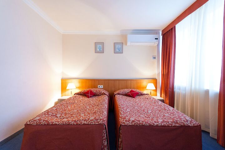 Room 11 of 44