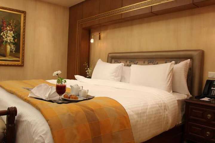 Room 2 of 33