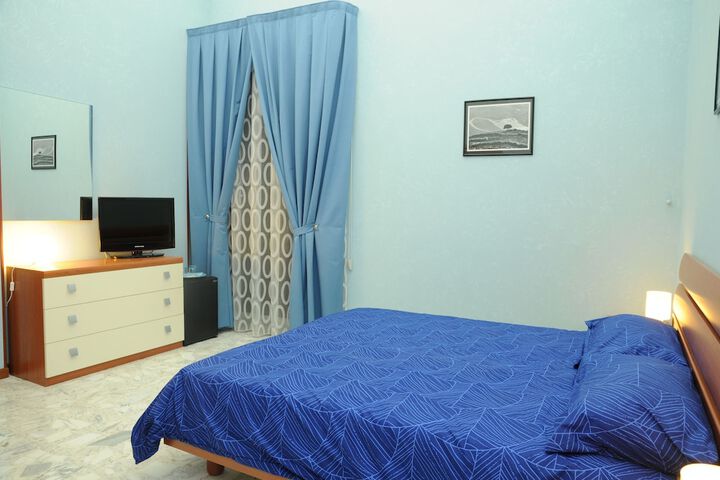 Room 15 of 32