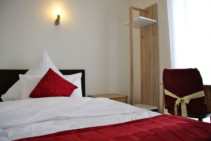 Room 8 of 44
