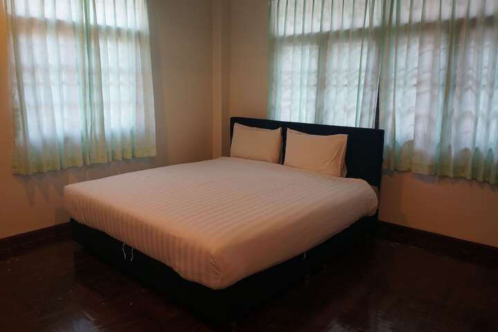Room 4 of 84