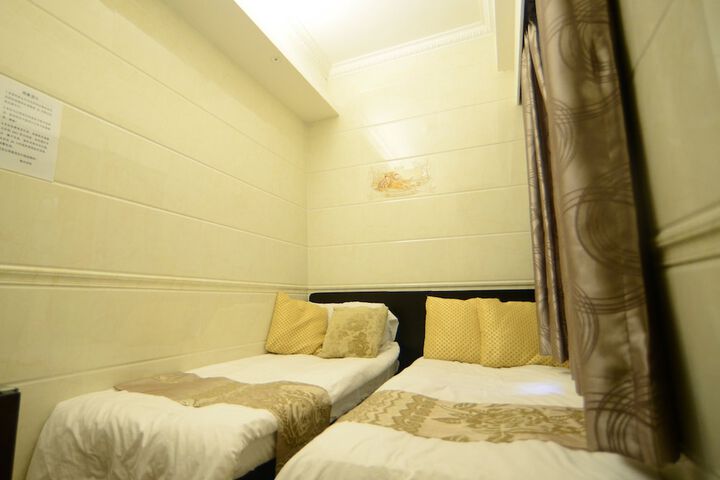 Room 15 of 195
