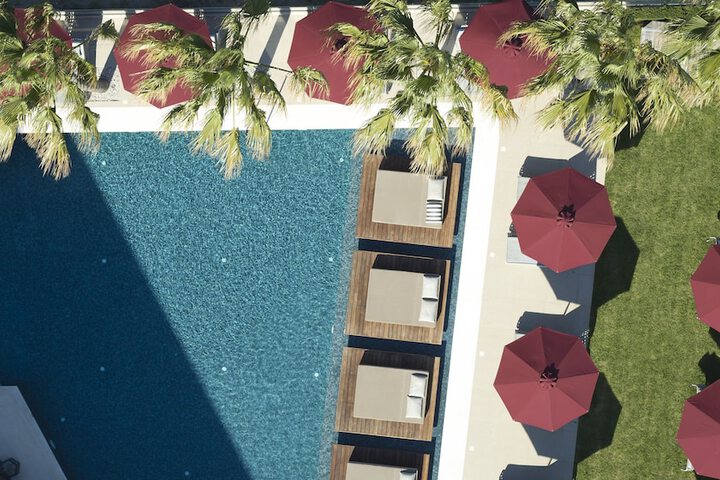Hotel Pool