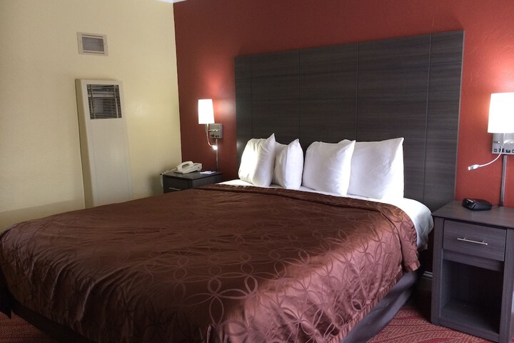 1 King Bed No A C (8 of 24)