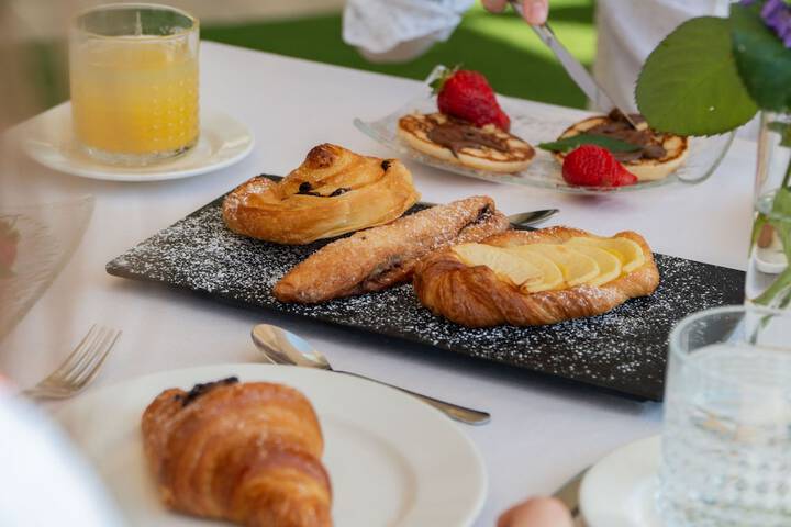 Breakfast/Coffee Service 94 of 108