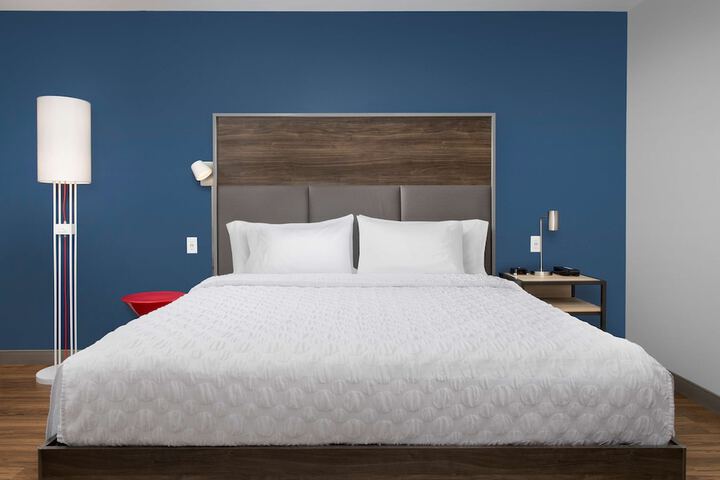 1 King Bed (14 of 16)
