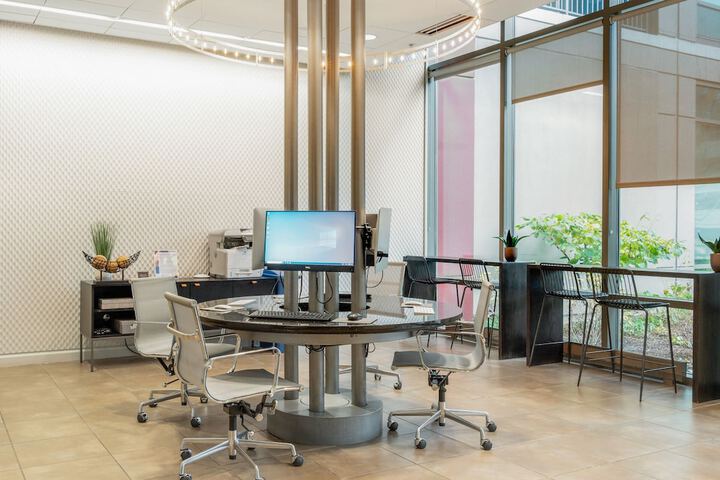 Business Center 82 of 91
