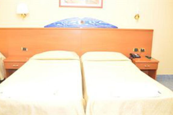 Room 16 of 25