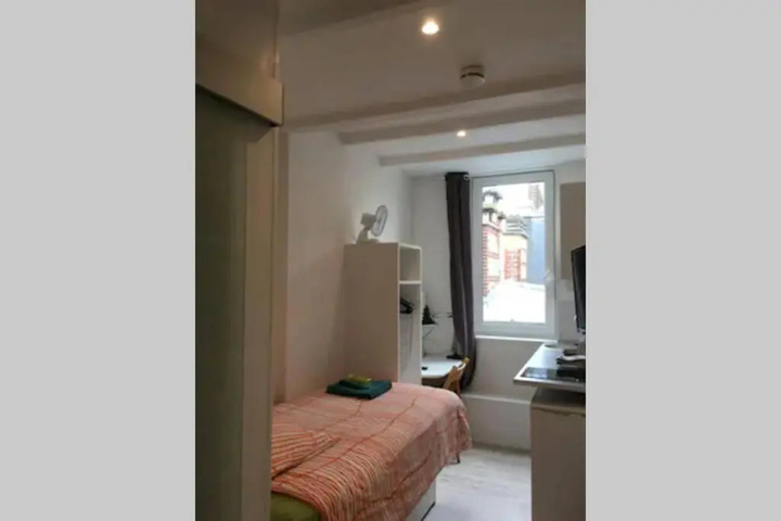 Room 2 of 9