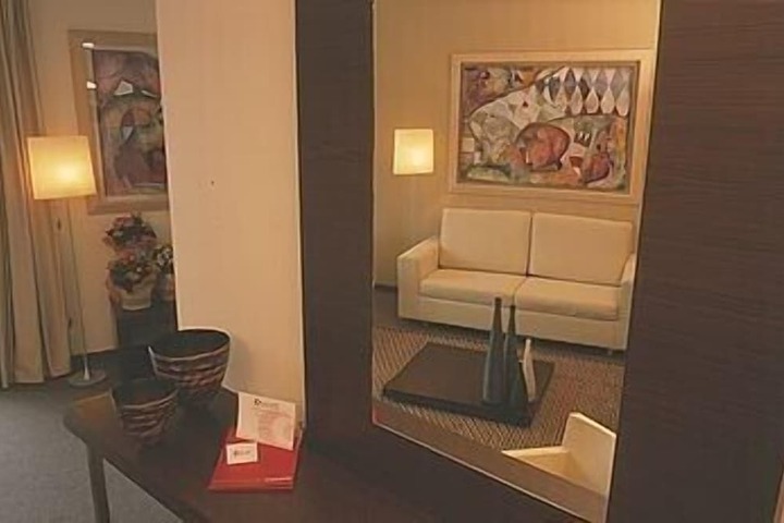 Room 10 of 35
