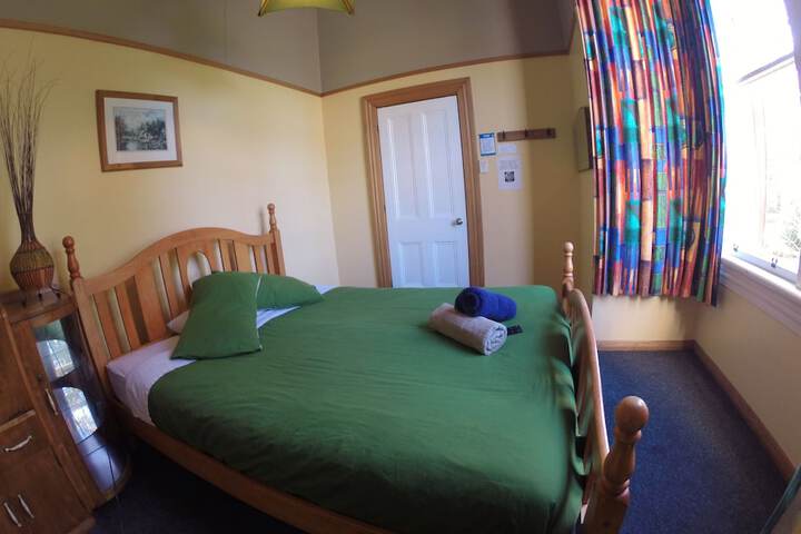 Room 12 of 32