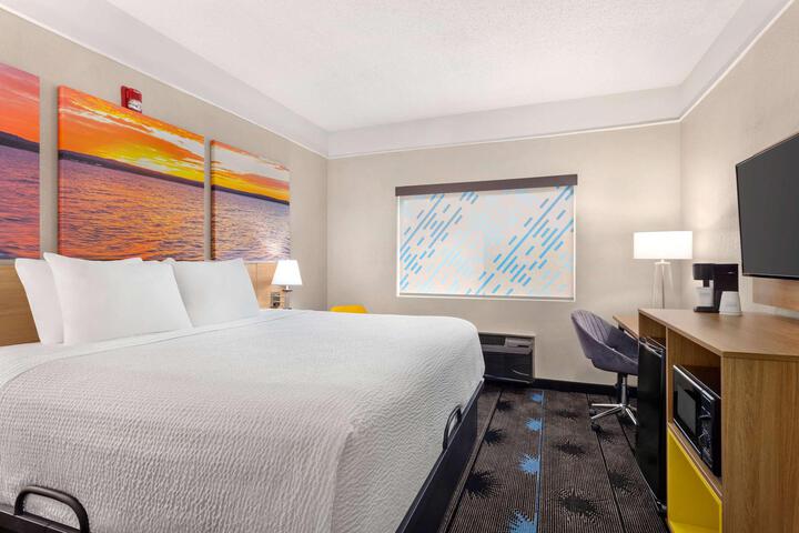 1 King Bed Mobility Accessible (11 of 15)
