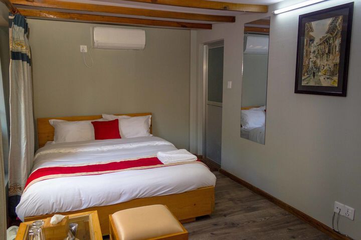 Room 7 of 32