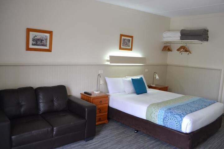 Room 6 of 27