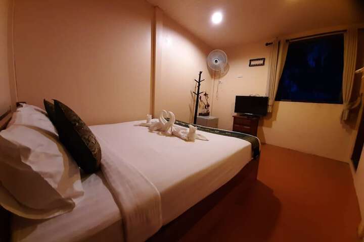 Room 3 of 44