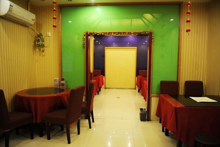 Dining 7 of 8