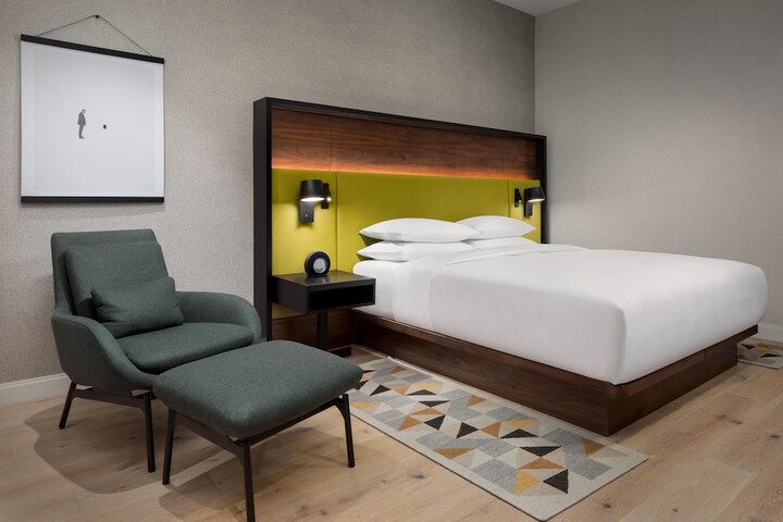 Room 5 of 90
