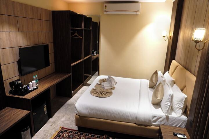 Room 10 of 34