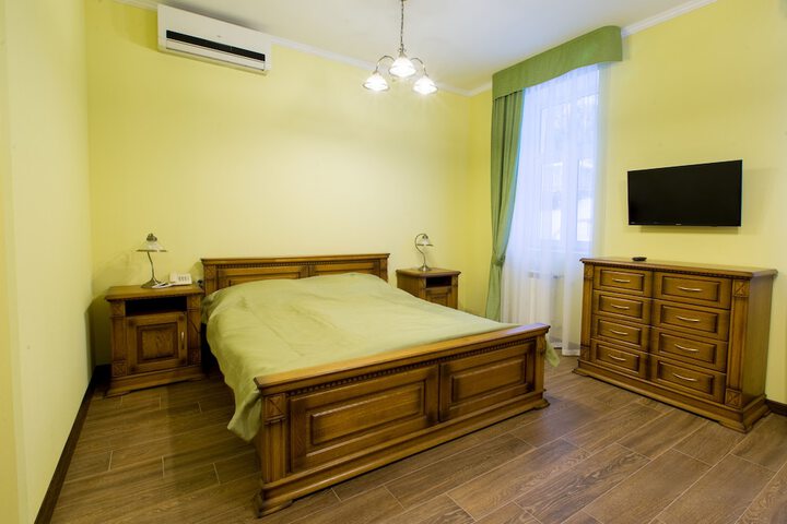 Room 21 of 38