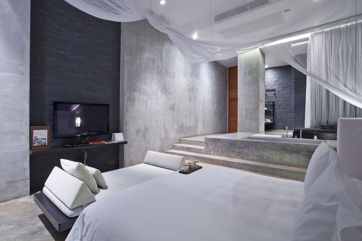Room 13 of 110