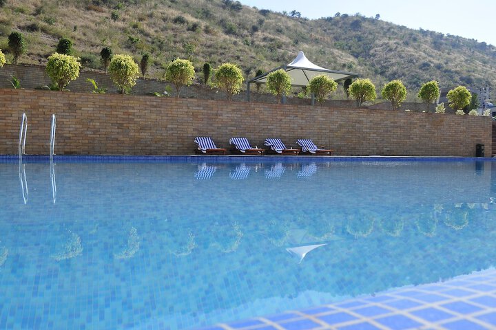 Pools & Facilities