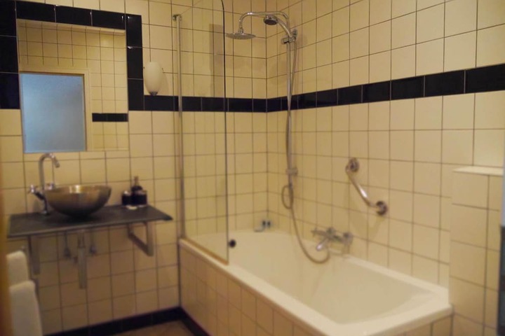 Room 26 of 58
