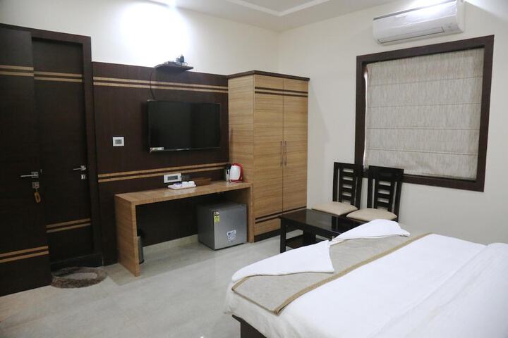 Room 26 of 60