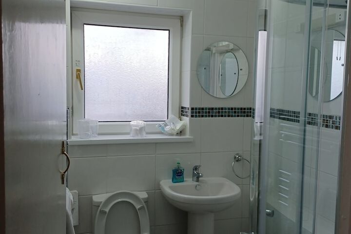 Room 30 of 48