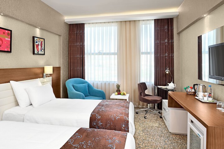 Room 15 of 77