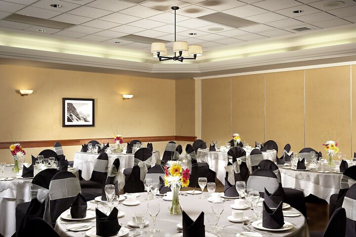 Ballroom/Hall 59 of 77