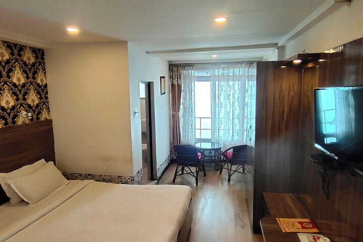 Room 12 of 34