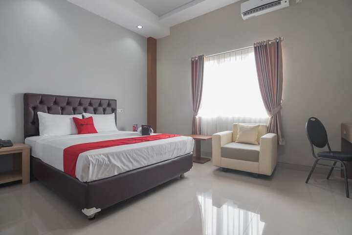 Exterior of RedDoorz near Islamic Center Samarinda