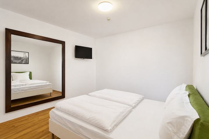 Room 12 of 25