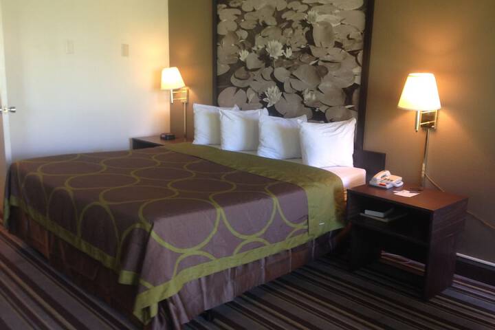 1 King Bed (12 of 20)