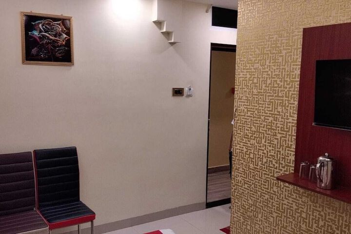 Room 6 of 17