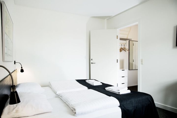 Room 4 of 15