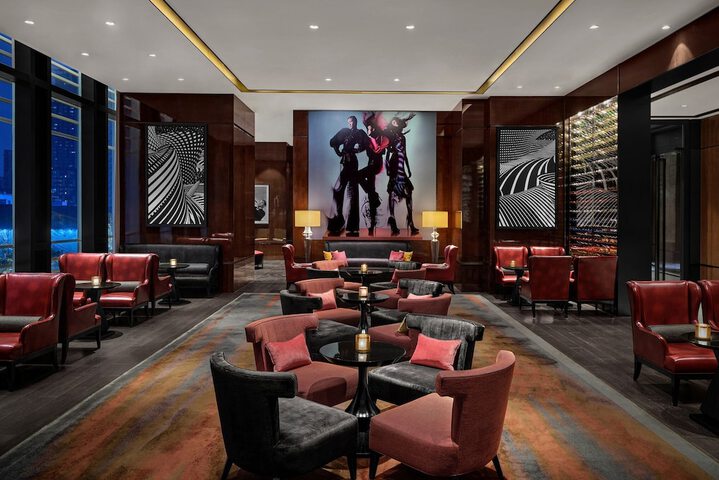 Lounge 53 of 80