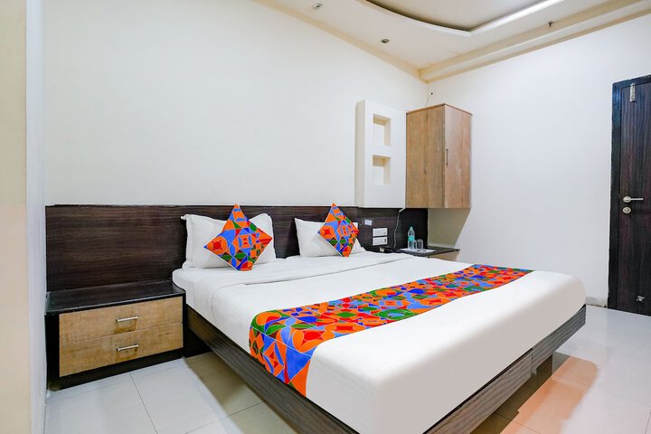 Room 17 of 28