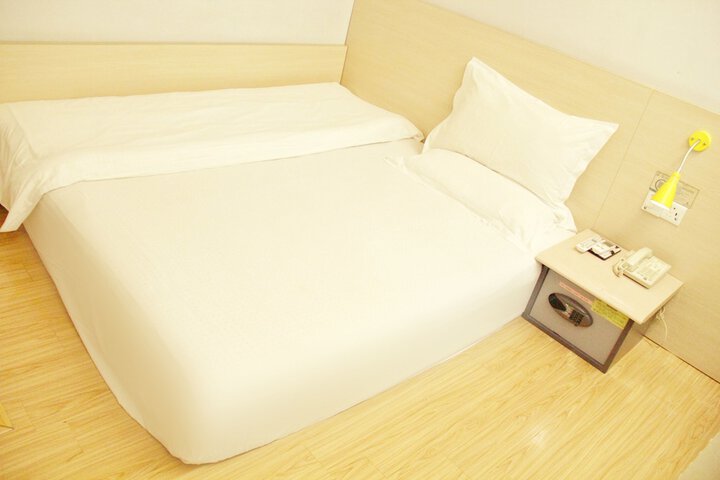 Room 13 of 29