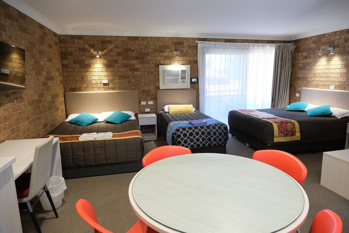 Room 33 of 169